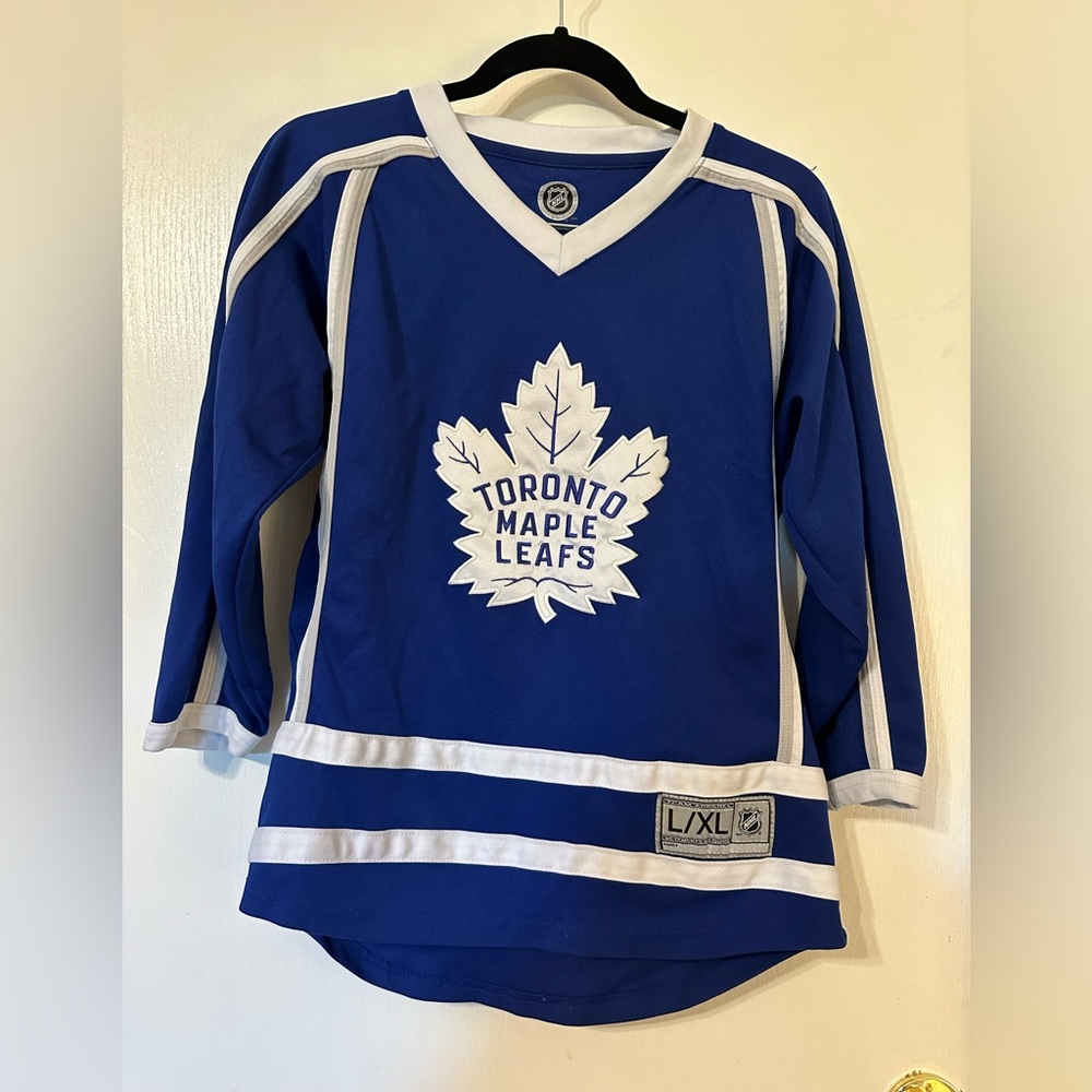 NHL Toronto Maple Leafs jersey. Kids size L/XL. Fits women small